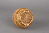 Nuu-chah-nulth%20artist%2C%20%3Cb%3E%3Ci%3E%20Basketry%20Bottle%3C%2Fi%3E%3C%2Fb%3E%2C%20ca.%201900%2C%20cedar%20bark%2C%20beargrass%20and%20commerical%20dye%2C%20The%20Elizabeth%20Cole%20Butler%20Collection%2C%20public%20domain%2C%202013.1.35